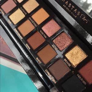 Anastasia soft glam palette